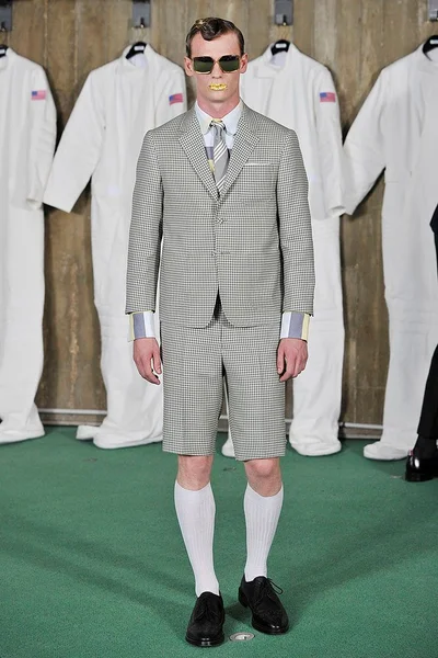Look 16